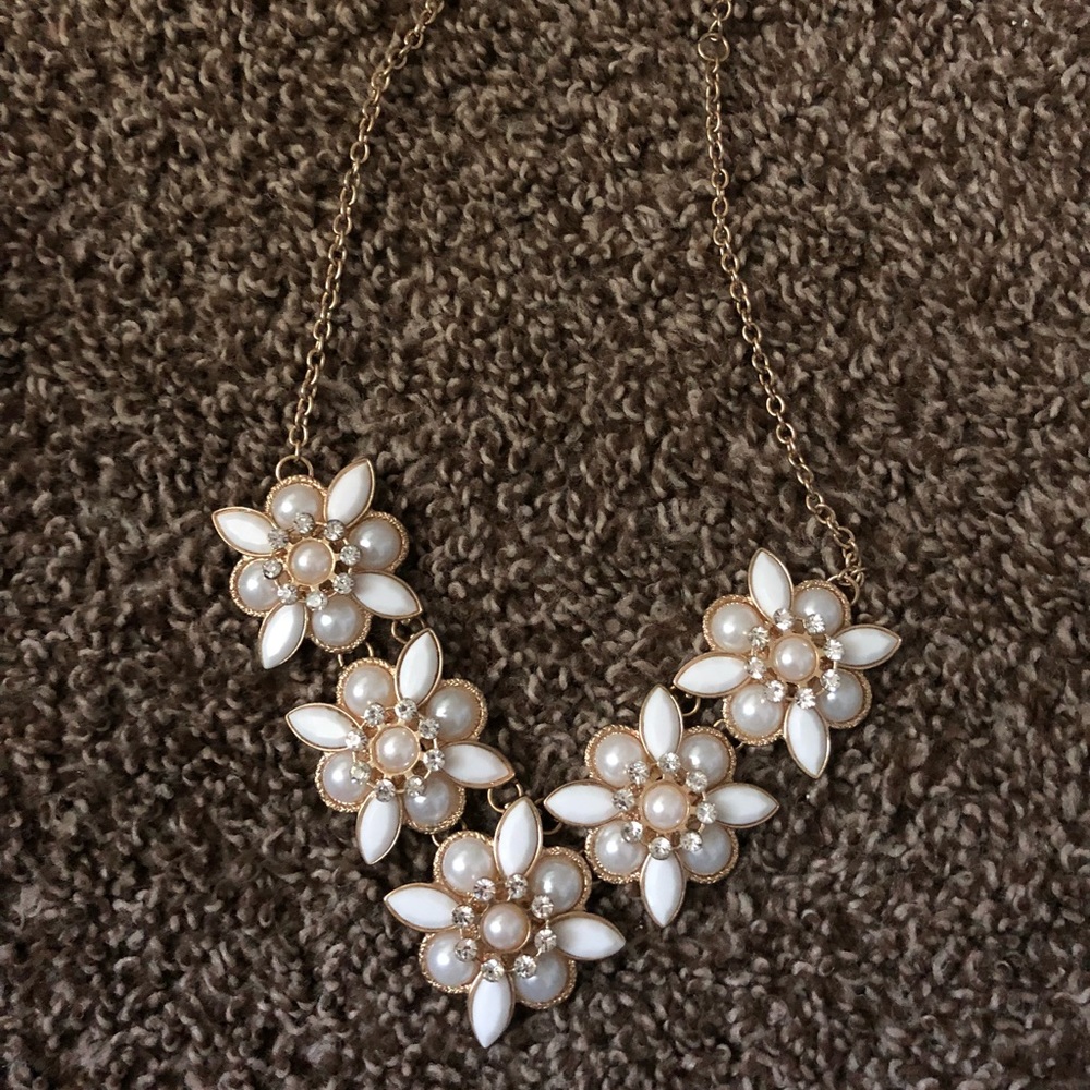 Very pretty necklace WORN ONCE